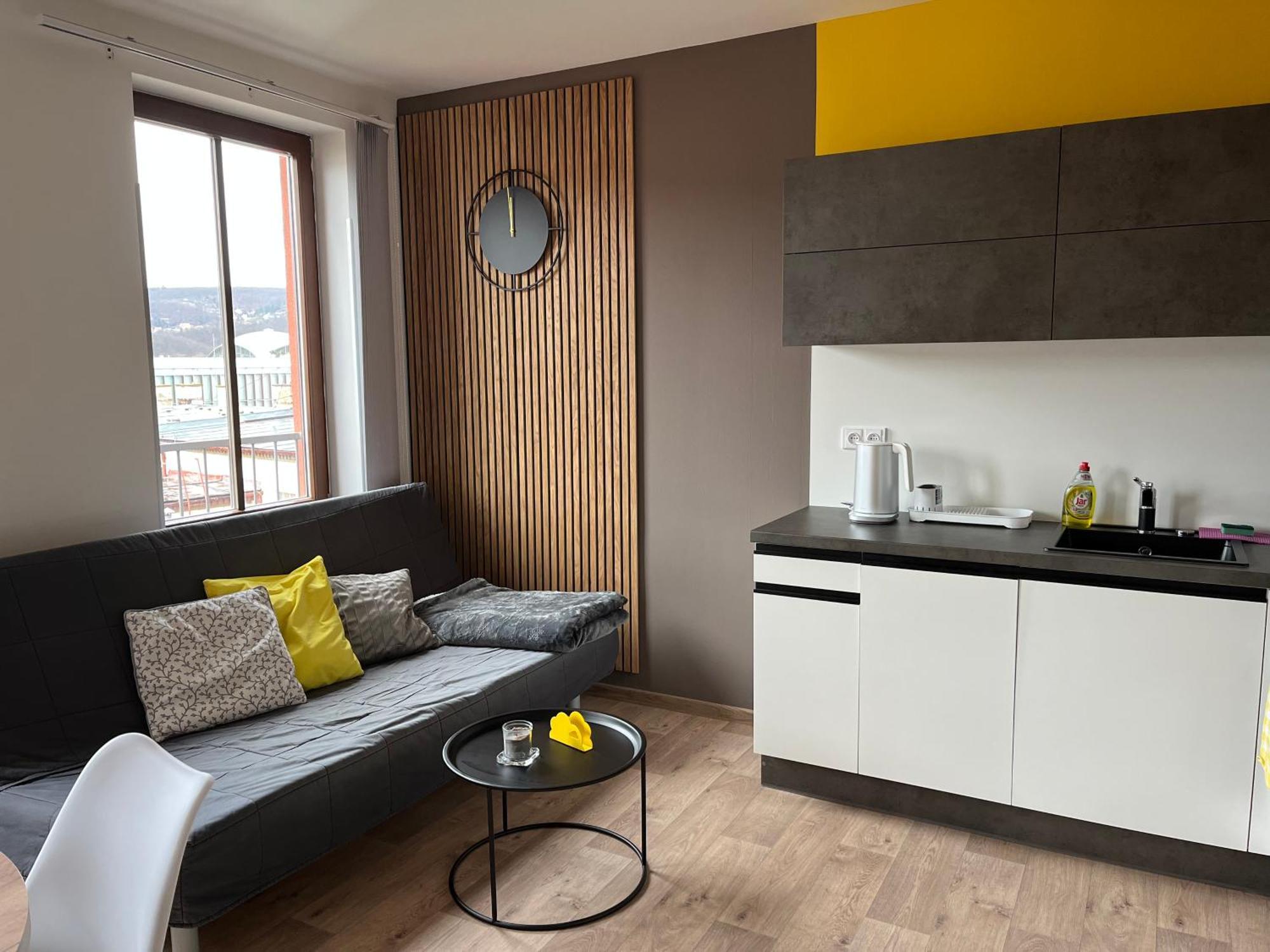 Yellow Apartment Deluxe برنو المظهر الخارجي الصورة