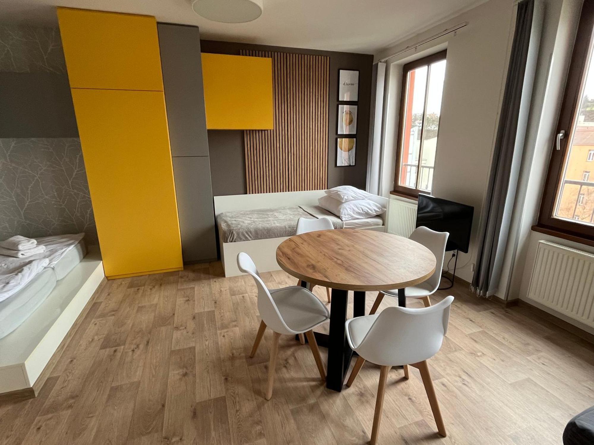 Yellow Apartment Deluxe برنو المظهر الخارجي الصورة