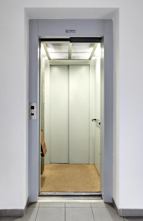 Yellow Apartment Deluxe برنو المظهر الخارجي الصورة